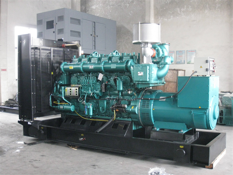 二道200KW 柴油发电机的油耗是多少？