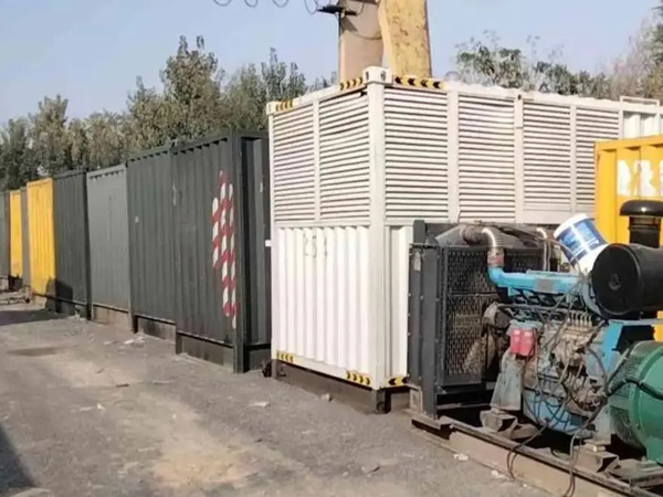 二道200KW柴油发电机机组每小时油耗是多少？